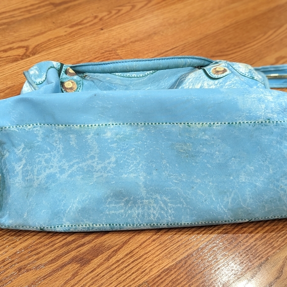 Cool unique faux denim printed shoulder bag w/ gold zipper. 10" H x 14"W x 6" D - Picture 4 of 11